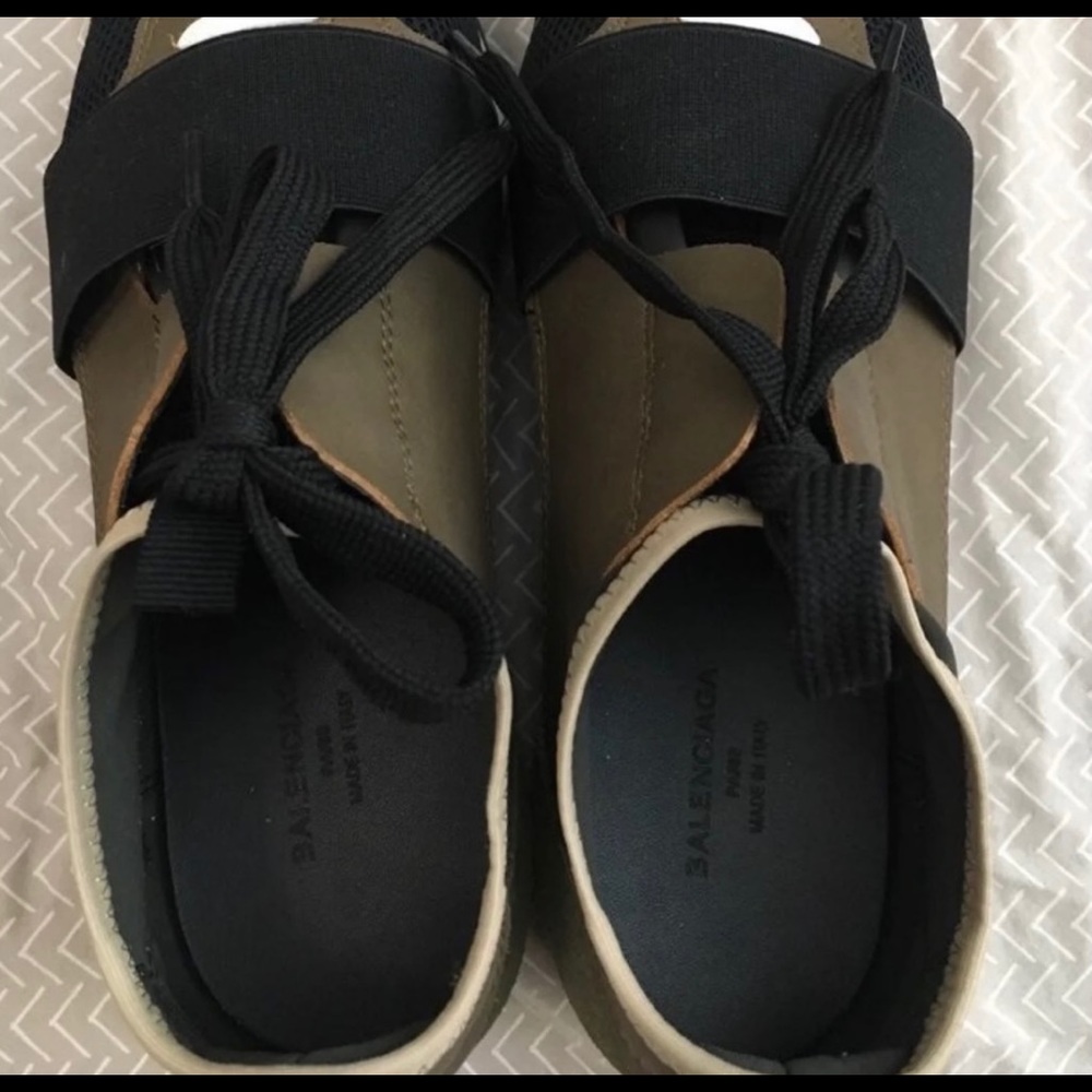 BALENCIAGA Trainers 💯 Authentic - Picture 2 of 8